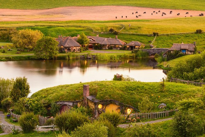 Auckland to Hobbiton Movie Set and Rotorua's Geothermal Valley - Practical details that can make the day easier