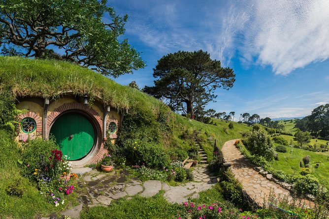 Auckland to Hobbiton Movie Set Private Tour - Is $561.62 per person good value?