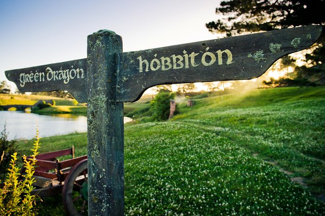 Auckland to Hobbiton Movie Set Private Tour - A private Mercedes ride with local conversation