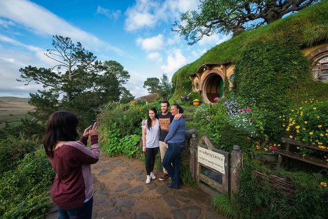 Auckland to Rotorua via Hobbiton Movie Set Tour - One Way - What the $307.18 price really buys