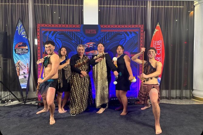 Auckland Urban Māori Experience with Transportation - Meeting local artisans and choosing a meaningful souvenir