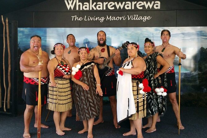 Auckland: Wai-O-Tapu, Polynesian Spa & Maori Haka Day Tour - A quick view of Rotorua before Māori culture
