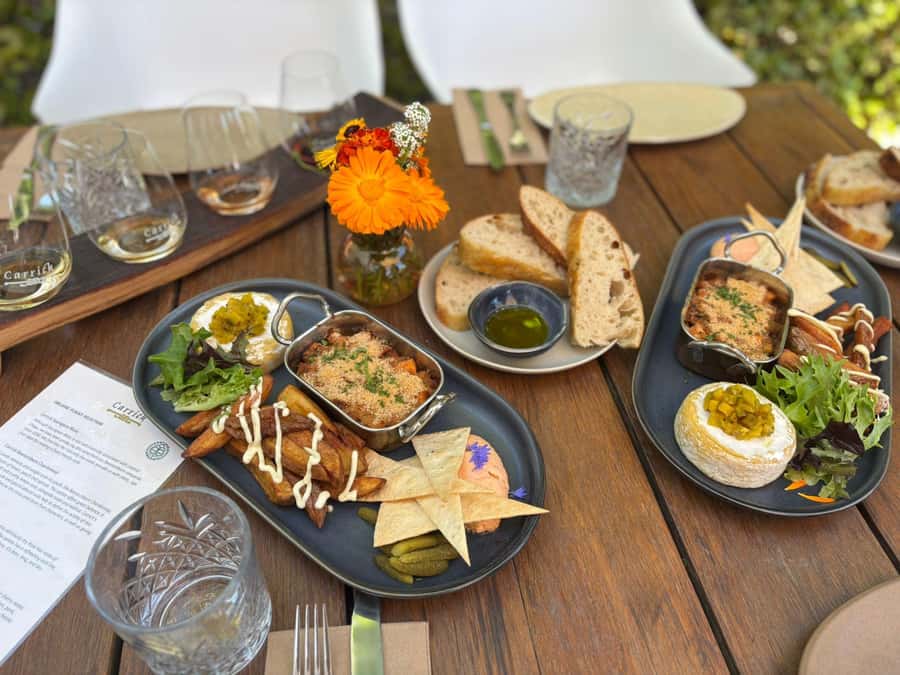 Boutique Winery Half-Day Tour & Vineyard Platter-Style Lunch - Choosing between a jet boat ride and nine holes of golf