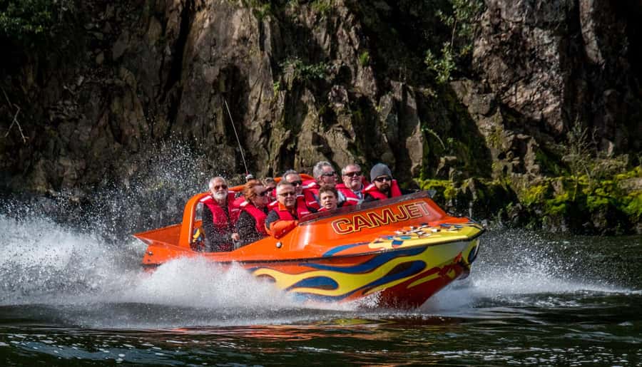 Cambridge: Waikato River 45-Minute Extreme Jet Boat Ride - The safety briefing and V8 launch