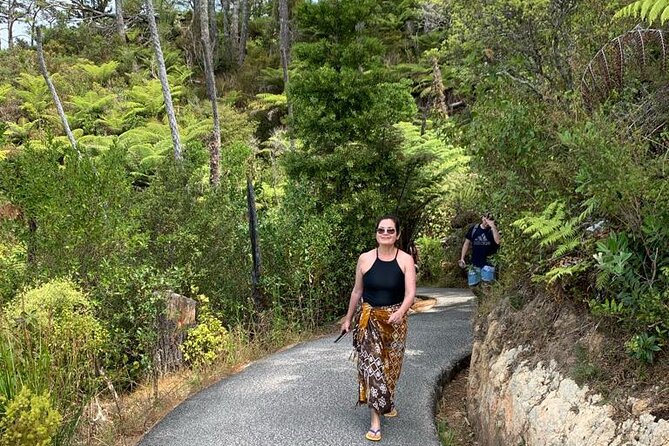 Cathedral Cove and Hot Water Beach Scenic Day Tour from Auckland - What Sharma adds to the day