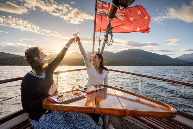 Champagne Sightseeing Cruise on Lake Te Anau - Key points at a glance