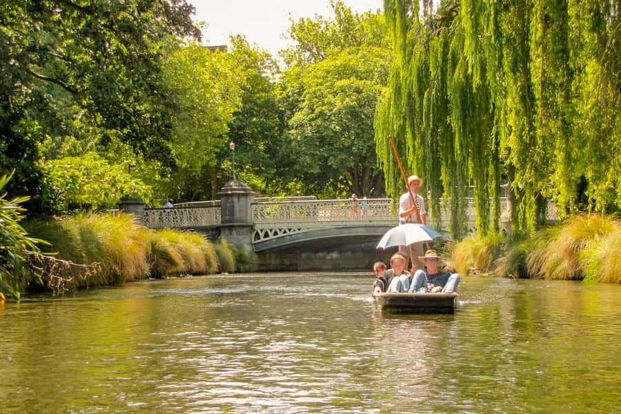 Christchurch: Gondola Ticket and Punt Ride on the Avon River - How the two experiences fit together