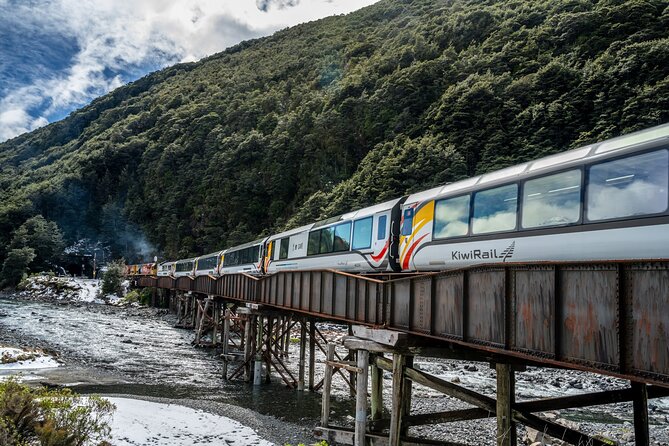 Christchurch to Arthur's Pass Day Tour: TranzAlpine Train & Lunch - Leaving Christchurch for the Waimakariri River