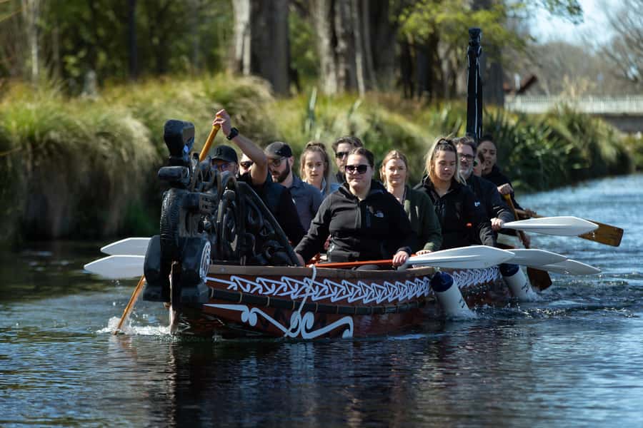 Christchurch: Waka Paddling Experience on the Avon River - The guides make the difference