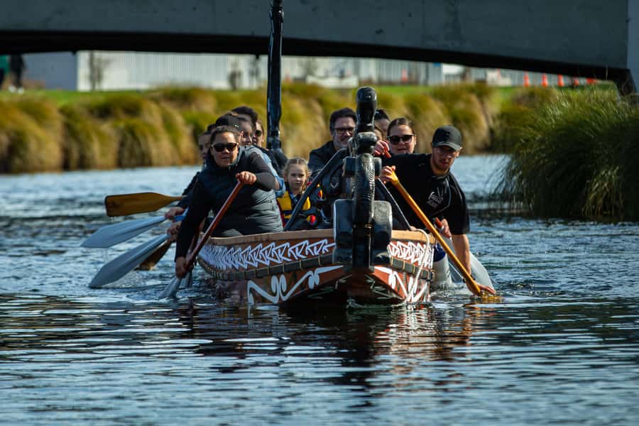 Christchurch: Waka Paddling Experience on the Avon River - Is one hour enough?