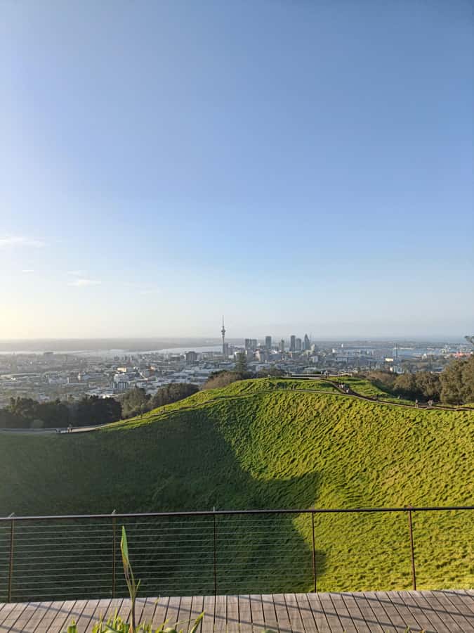 “City & Coast & Country” – A Relaxed Day Tour from Auckland - Muriwai and the volcanic black-sand beach