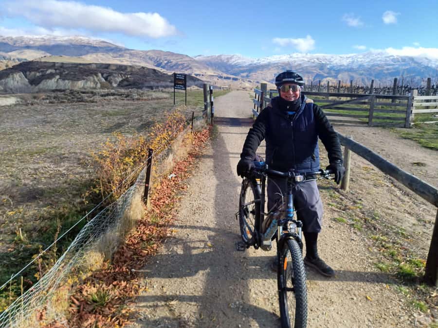 Cromwell: Lake Dunstan Trail Bike Rental and Luxury Shuttle - What the $107 Price Really Covers
