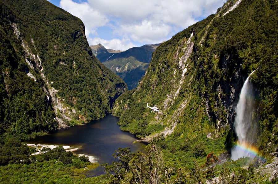 Doubtful Sound: Scenic Flight with 2 Landings - Why Doubtful Sound Works So Well From the Air