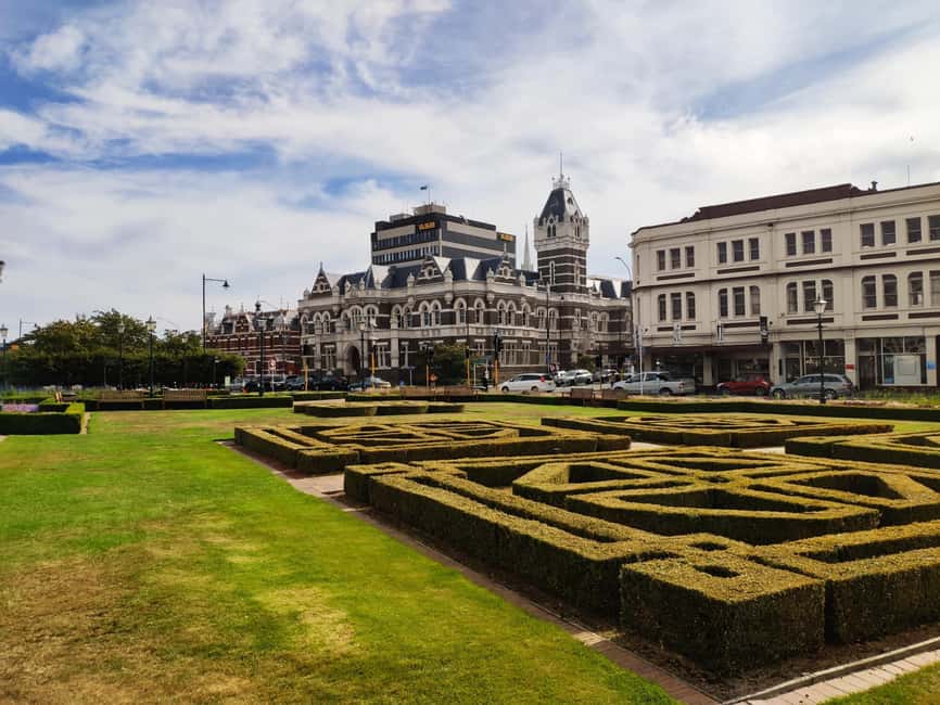 Dunedin City Highlights & Larnach Castle Tour - Baldwin Street gives you a short workout