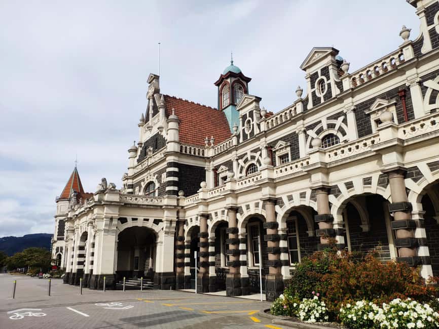Dunedin City Highlights & Larnach Castle Tour - The Otago Peninsula supplies the big scenery