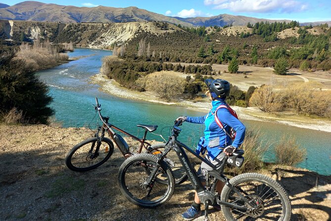 ebike tour lake Dunstan wine tasting - Carrick Winery and the Bannockburn wine route