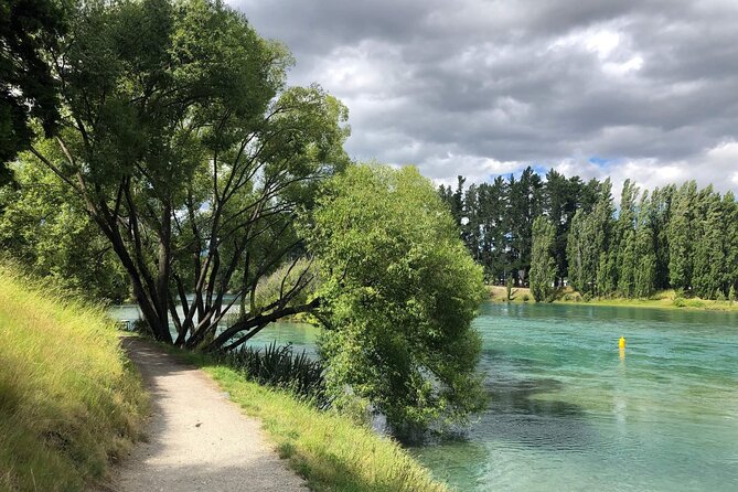 ebike tour lake Hawea river track to Wanaka - How the guide affects the experience