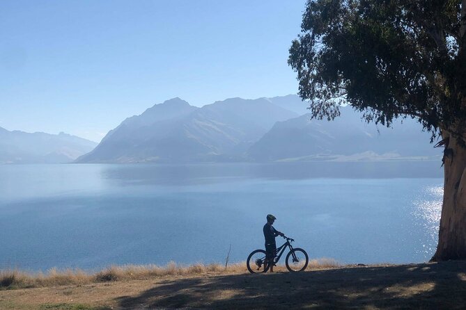 ebike tour lake Hawea river track to Wanaka - Starting at wild Lake Hawea