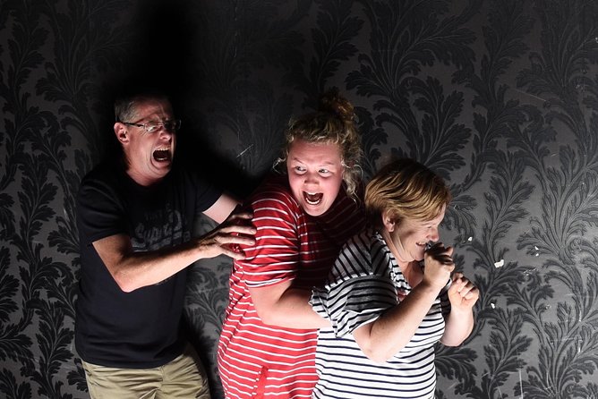 Fear Factory Queenstown - Entering the old Lockhart Hotel