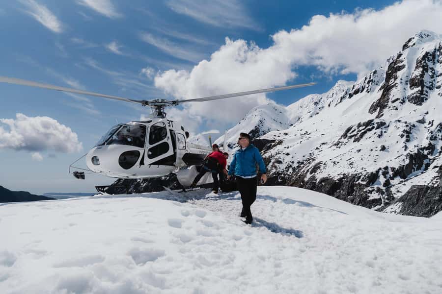 Franz Josef: 2.5 Hour Glacier Hike with Helicopter Transfer - From Glacier Base to the helipad