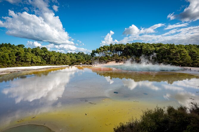 From Auckand: Waiotapu and Polynesian Spa Rotorua Day Tour - Wai-O-Tapu and the strange colors of geothermal Rotorua