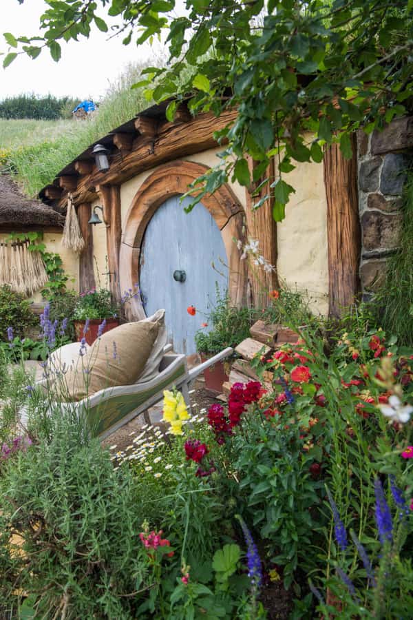 From Auckland: Guided Hobbiton Movie Set Small Group Tour - Key points at a glance