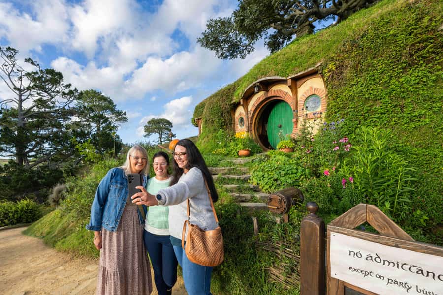 From Auckland: Guided Hobbiton Movie Set Small Group Tour - The Auckland pickup and drive south