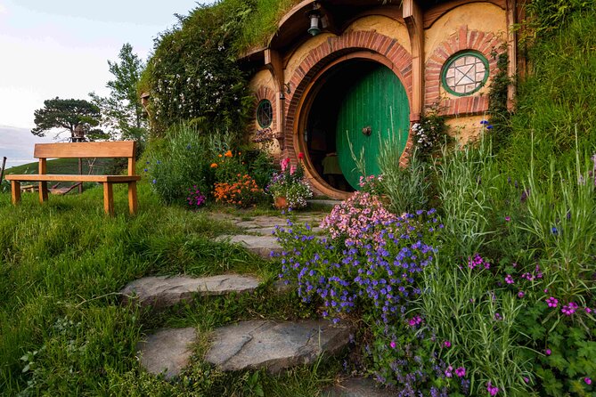 From Auckland:Hobbiton Movie Set & Waitomo Caves Small Group Tour - Two New Zealand icons in one long day