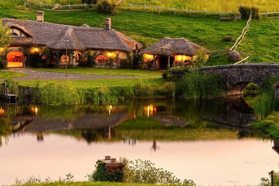 From Auckland: Hobbiton & Waitomo Caves Full-Day Trip - Why this two-stop day works