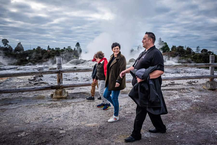 From Auckland: Rotorua Te Puia, Haka & Polynesian Spa Tour - Te Aronui a Rua and the power of haka
