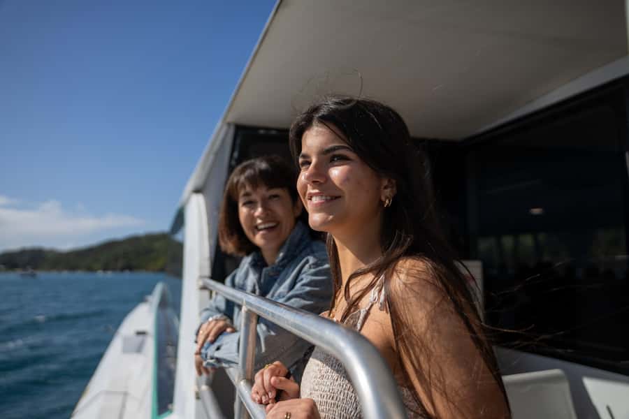 From Auckland: Taste Of Waiheke Island Day Tour - A private coach and guides who know the island