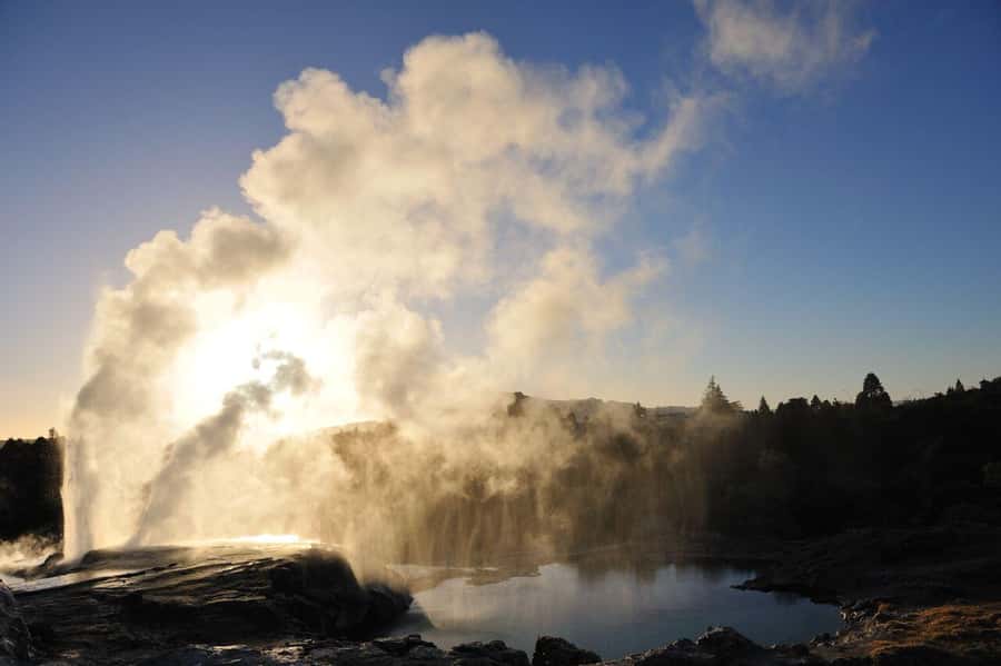 From Auckland: Waitomo Glow Worm Caves & Rotorua Tour - The long road south from Auckland