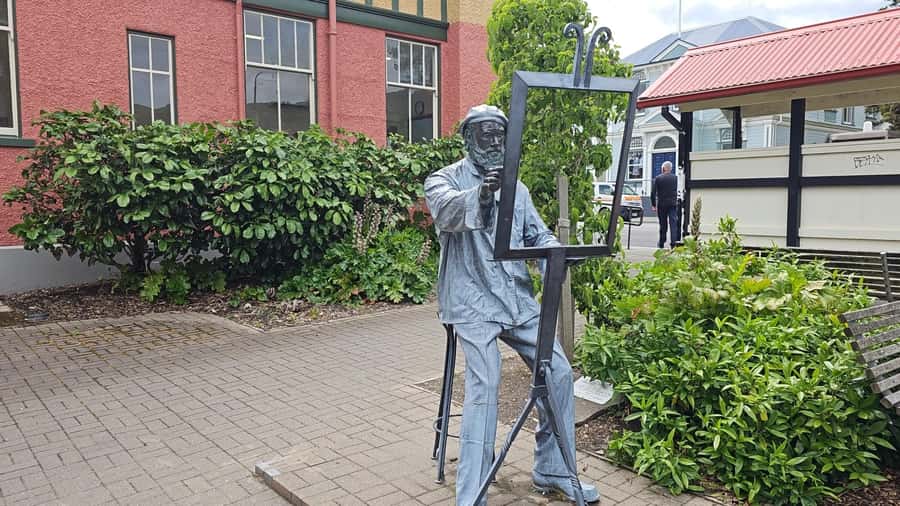 From Christchurch: Akaroa Day Tour with Optional Cruise - Four hours of scenery before Akaroa