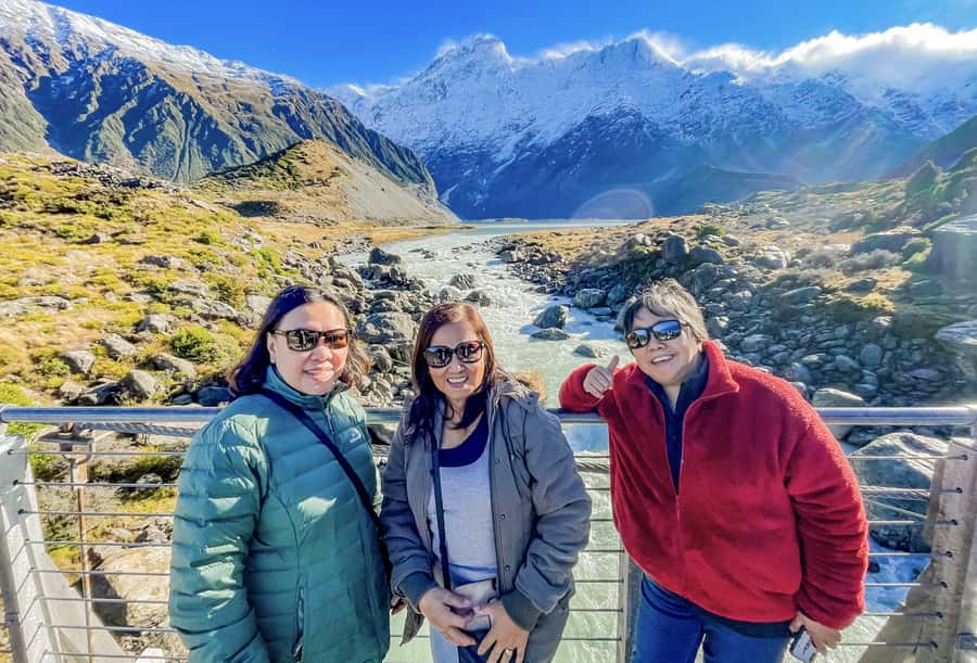 From Christchurch: Mt Cook Day Tour & Lake Tekapo - Lake Pukaki and the road to Aoraki