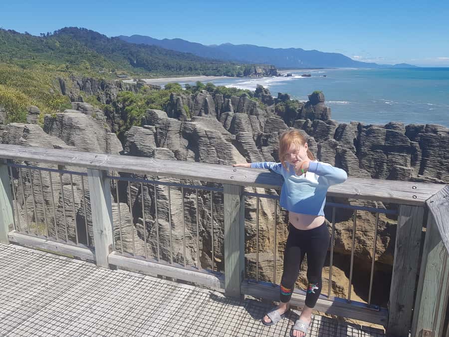 From Greymouth: Punakaiki Blowholes & Pancake Rocks Tour - A cafe pause between the main stops