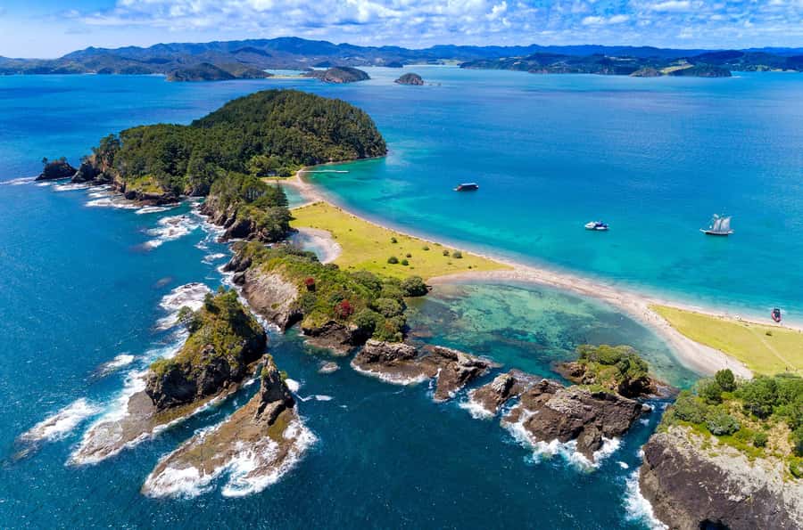 From Paihia: Full-Day Bay of Islands Cruise - A full day on the original Cream Trip route