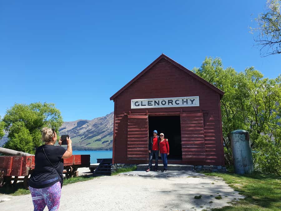 From Queenstown: Half Day Trip to Glenorchy by Coach - Making the most of 1.5 hours in town