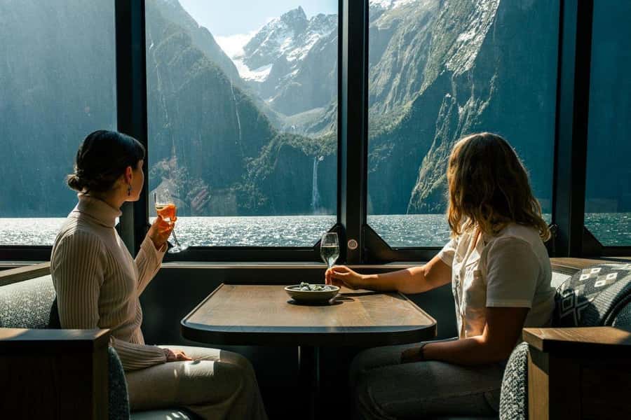 From Queenstown: Milford Sound Business Class with Cruise - Key points at a glance