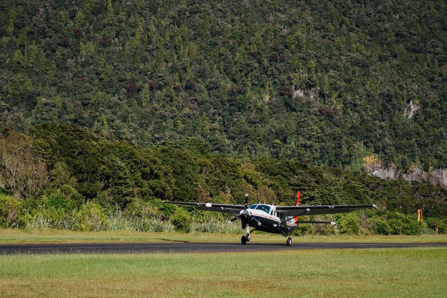 From Queenstown: Milford Sound Full-Day Trip by Plane & Boat - Food, warmth, and what to carry