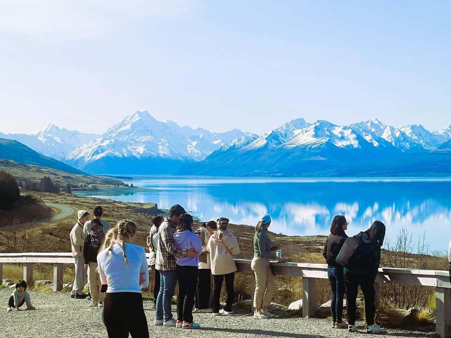 From Queenstown: Mount Cook Heli-Hike and Bus Tour Combo - Kawarau Gorge and the road east
