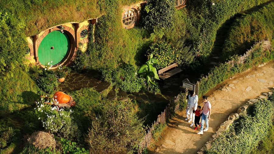 From Rotorua: Hobbiton Movie Set Tour with Festive Lunch - Key points to know before you go
