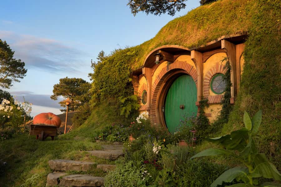 From Rotorua: Hobbiton Movie Set Tour with Festive Lunch - Weather, walking, and group size
