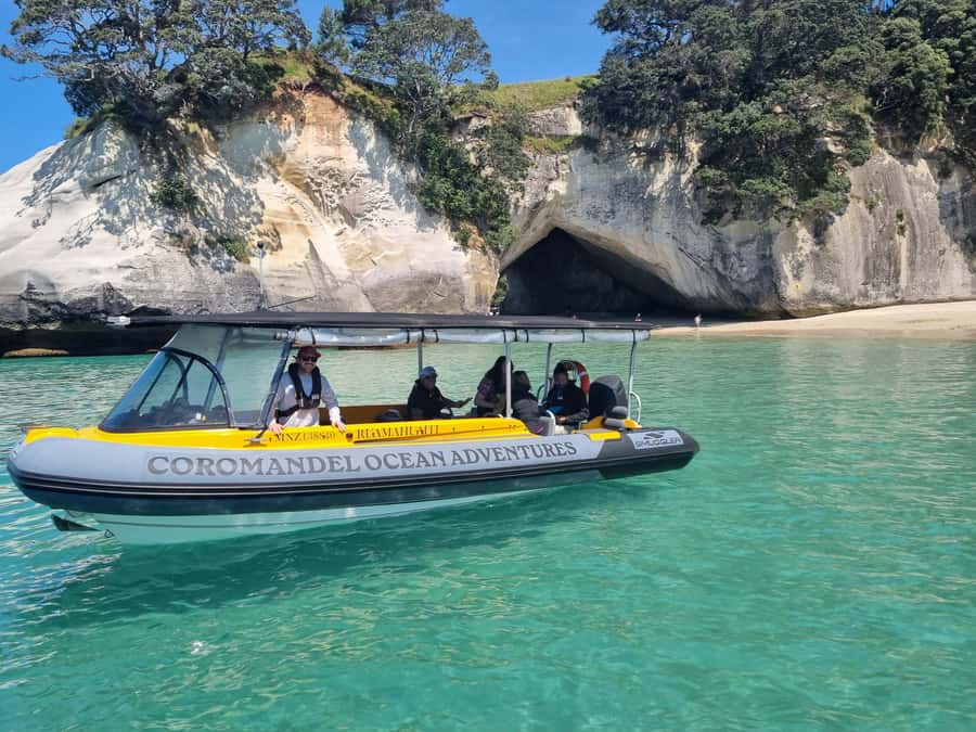 From Tairua: 2 Hour Cathedral Cove Tour with Local Guide - The first 30 minutes along the Coromandel coast