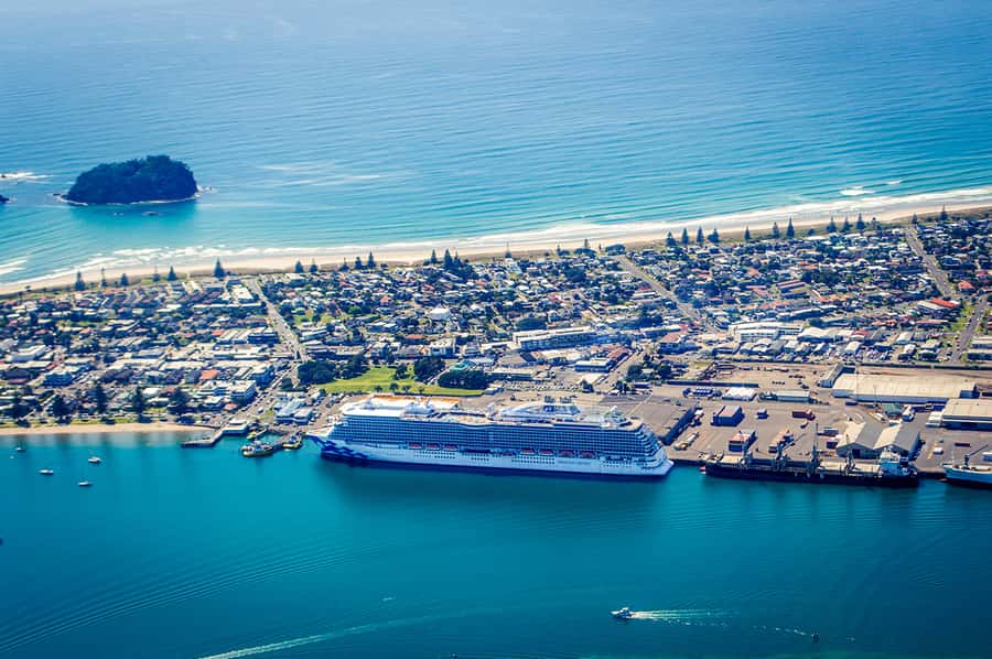 From Tauranga: Skydive over Mount Maunganui - A clear look at the 90-minute schedule