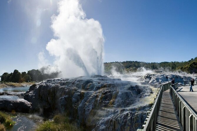 FULL DAY ROTORUA TOUR - Fully Customisable 13 hours Unlimited KMS - Day one: Hobbiton, Blue Spring, and Rotorua
