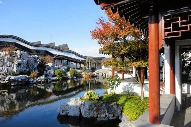 Garden and City tour - The Botanic Garden offers the tour’s calmest stop