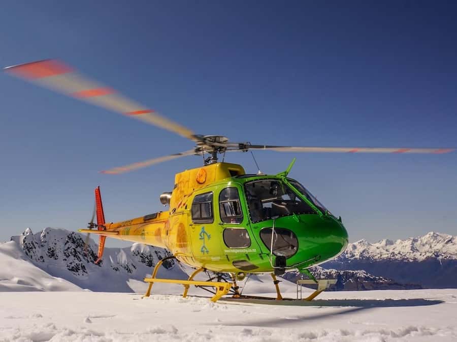 Glenorchy: 25-30 Minute Snow Landing Helicopter Experience - Stepping onto the alpine snow peak