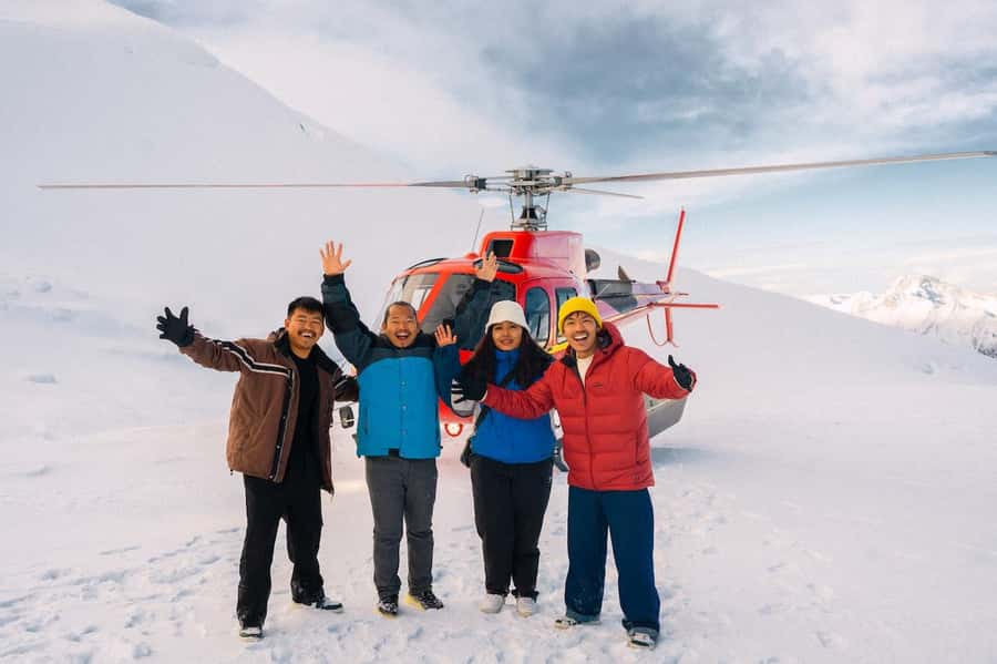 Glenorchy: 25-30 Minute Snow Landing Helicopter Experience - The Lake Wakatipu photo stop