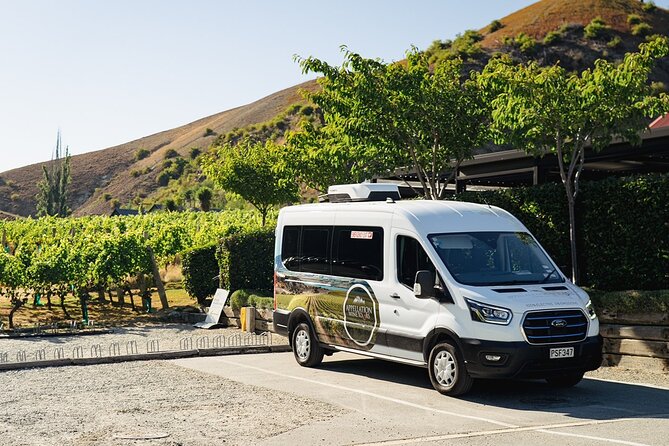 Gourmet Food and Wine Tour Queenstown All-Inclusive Tour - The Stoaker Room turns lunch into the main event