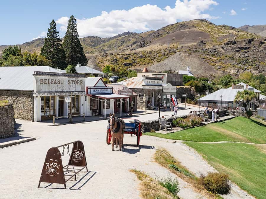 Gourmet Food and Wine Tour with Lunch and Wine Tastings - More wine, more scenery, and the Bannockburn basin